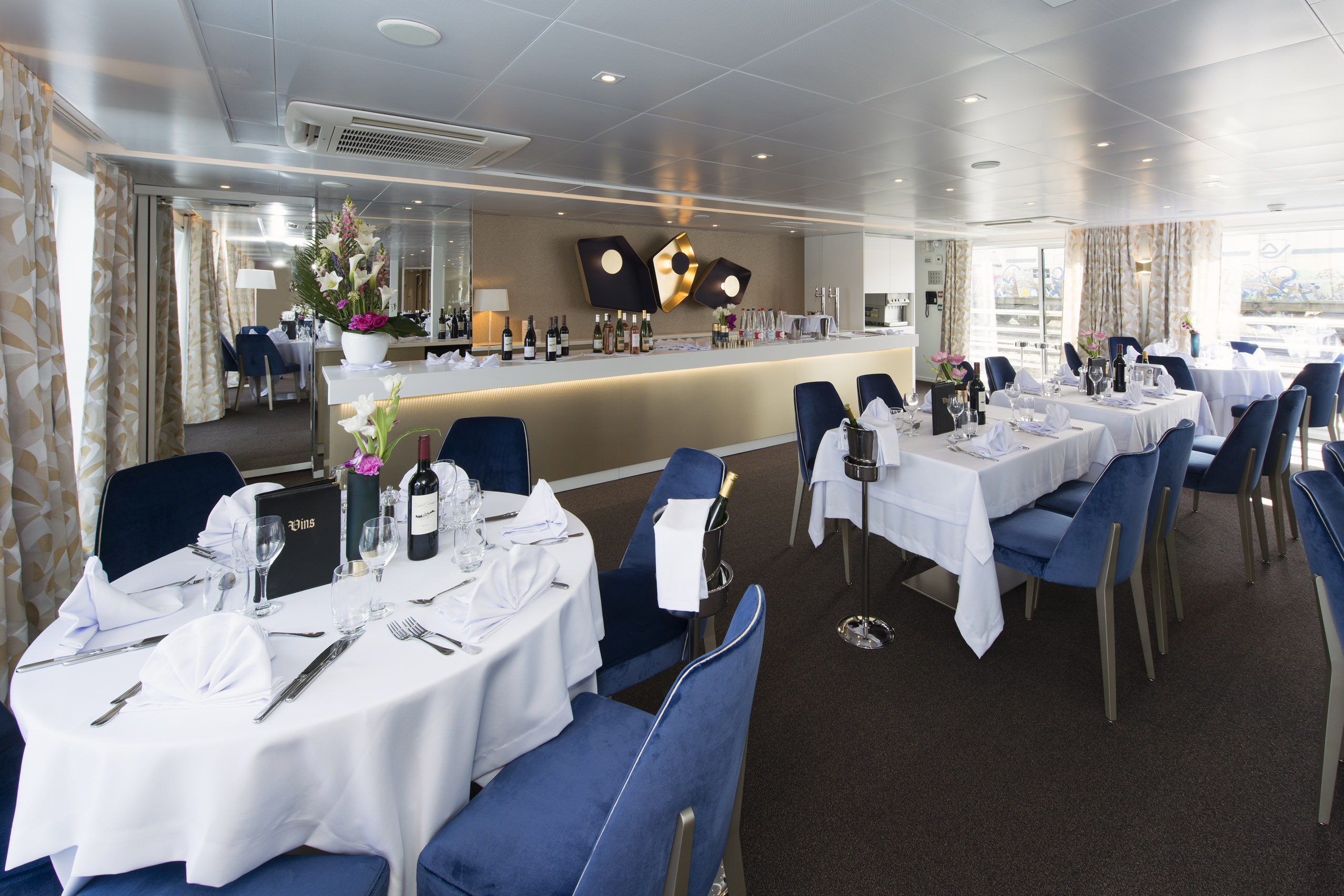 CroisiEurope MS Symphonie Restaurant 2.jpg